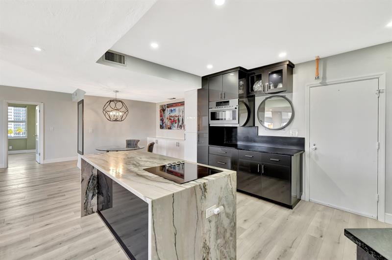 Image 17 of 50 For 3333 34th St  608