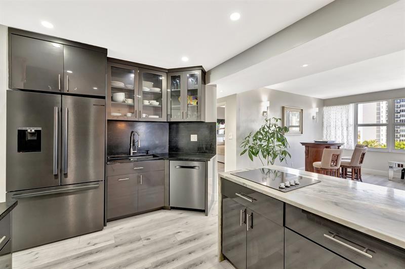 Image 19 of 50 For 3333 34th St  608