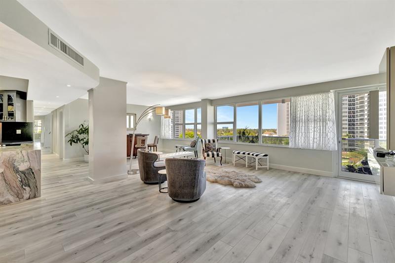 Image 3 of 50 For 3333 34th St  608