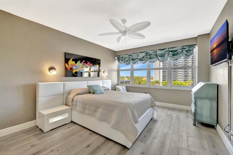 Image 33 of 50 For 3333 34th St  608