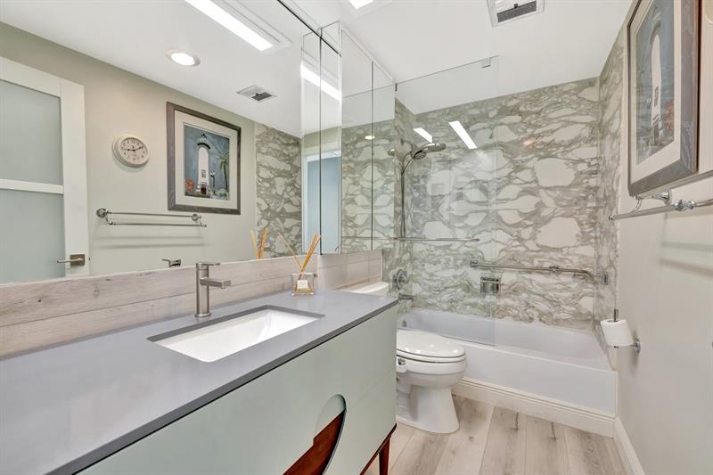 Image 37 of 50 For 3333 34th St  608