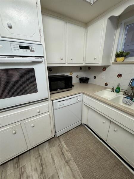 Image 16 of 26 For 2866 30th St  21