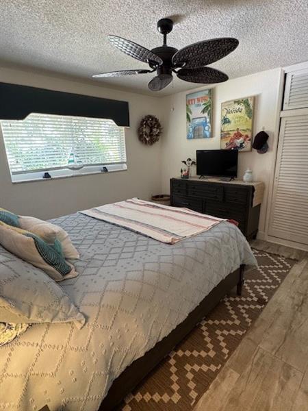 Image 23 of 26 For 2866 30th St  21