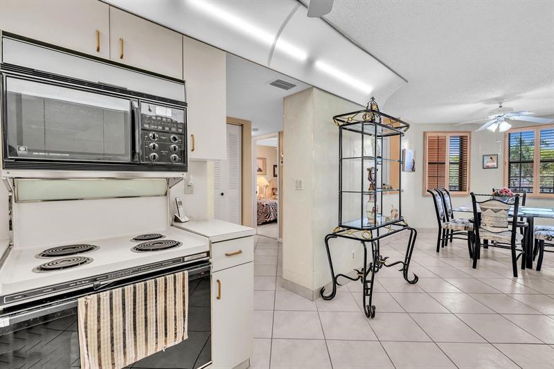 Image 11 of 84 For 7449 Fairfax Dr  211