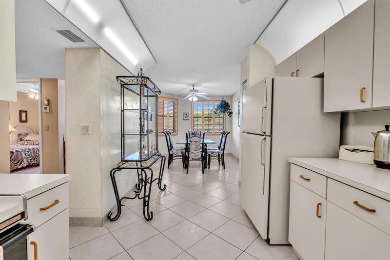 Image 12 of 84 For 7449 Fairfax Dr  211