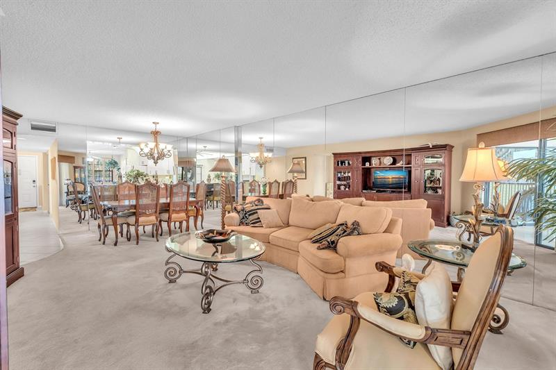 Image 17 of 84 For 7449 Fairfax Dr  211