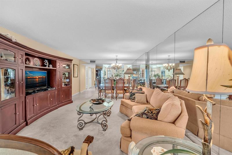 Image 18 of 84 For 7449 Fairfax Dr  211