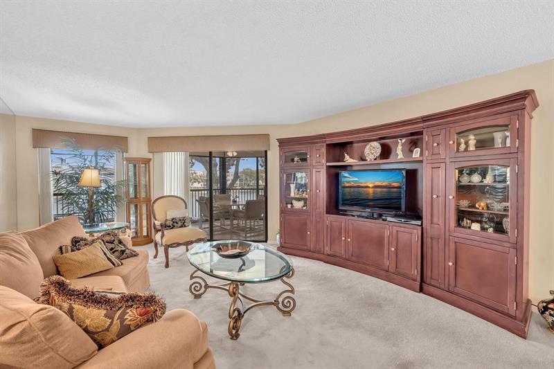 Image 23 of 84 For 7449 Fairfax Dr  211