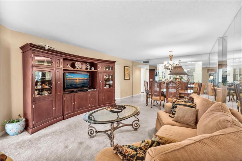 Image 24 of 84 For 7449 Fairfax Dr  211