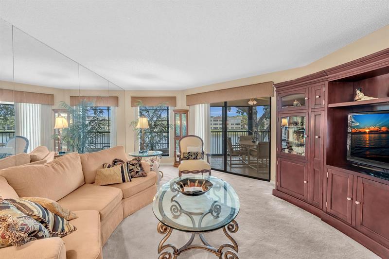 Image 25 of 84 For 7449 Fairfax Dr  211