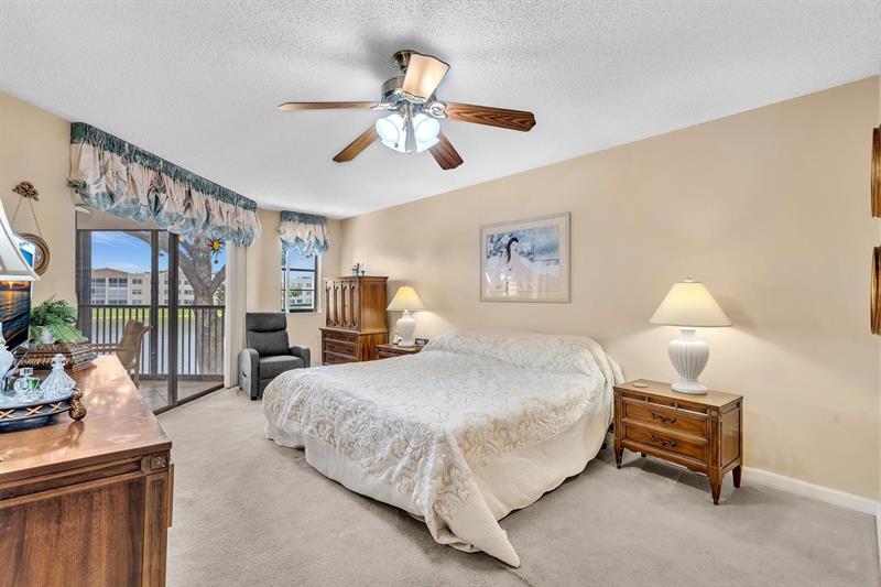 Image 26 of 84 For 7449 Fairfax Dr  211