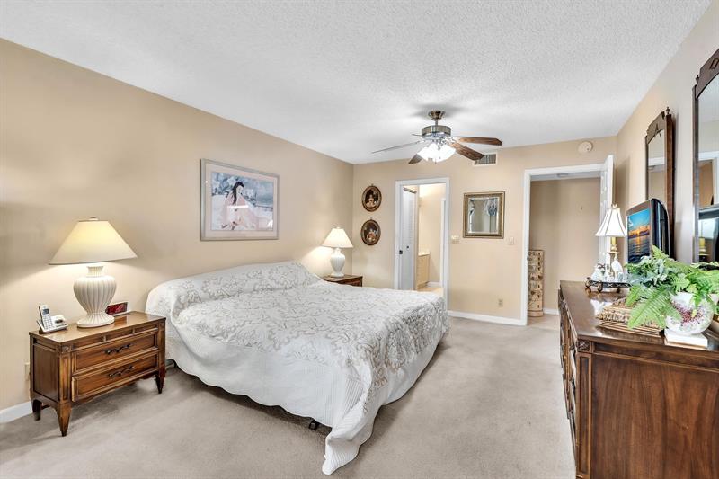 Image 27 of 84 For 7449 Fairfax Dr  211