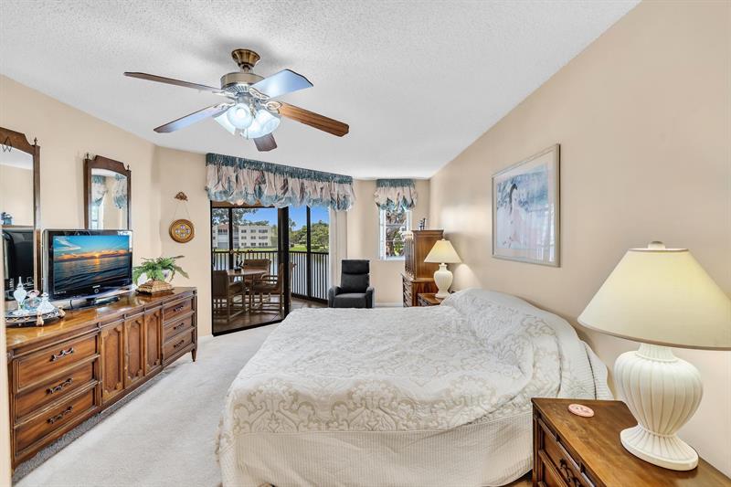 Image 28 of 84 For 7449 Fairfax Dr  211