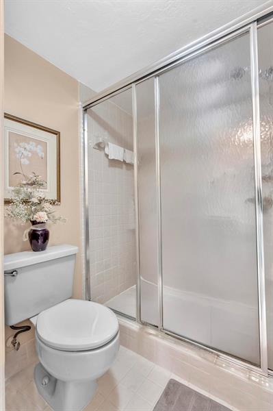 Image 32 of 84 For 7449 Fairfax Dr  211