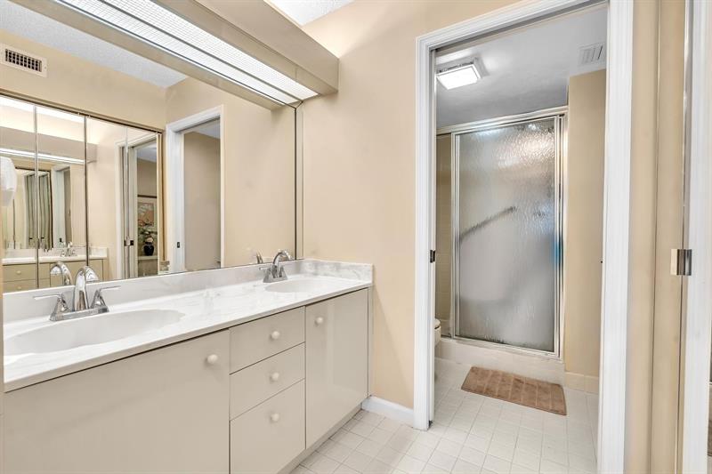 Image 34 of 84 For 7449 Fairfax Dr  211