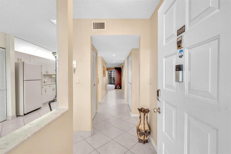 Image 4 of 84 For 7449 Fairfax Dr  211