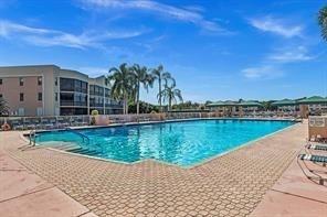 Image 51 of 84 For 7449 Fairfax Dr  211