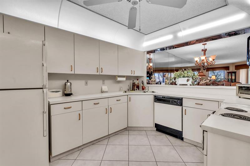 Image 7 of 84 For 7449 Fairfax Dr  211