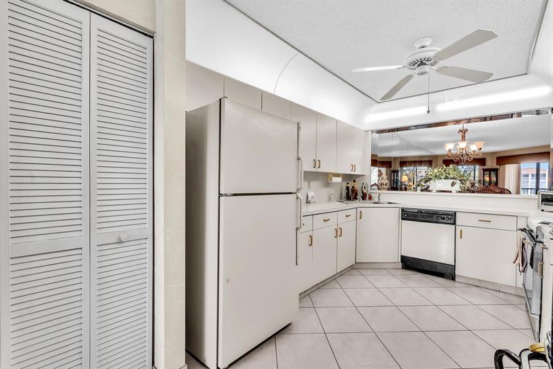 Image 8 of 84 For 7449 Fairfax Dr  211