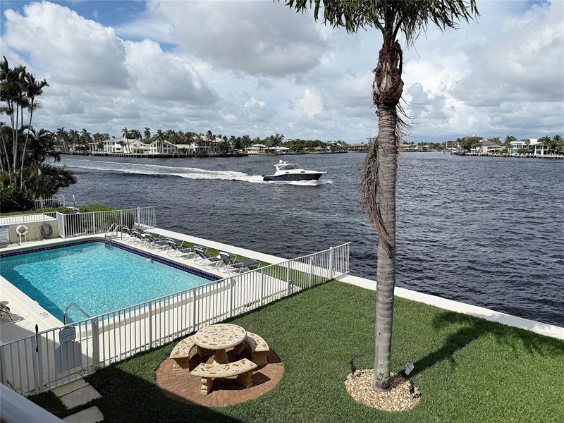 Image 8 of 19 For 1105 Riverside Dr  205