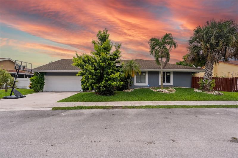 Image 2 of 17 For 8810 Paradise Ct