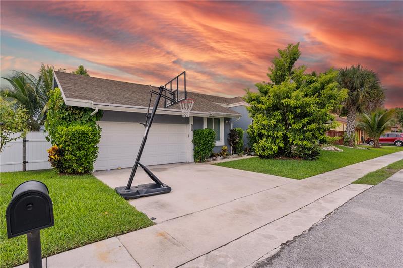 Image 3 of 17 For 8810 Paradise Ct
