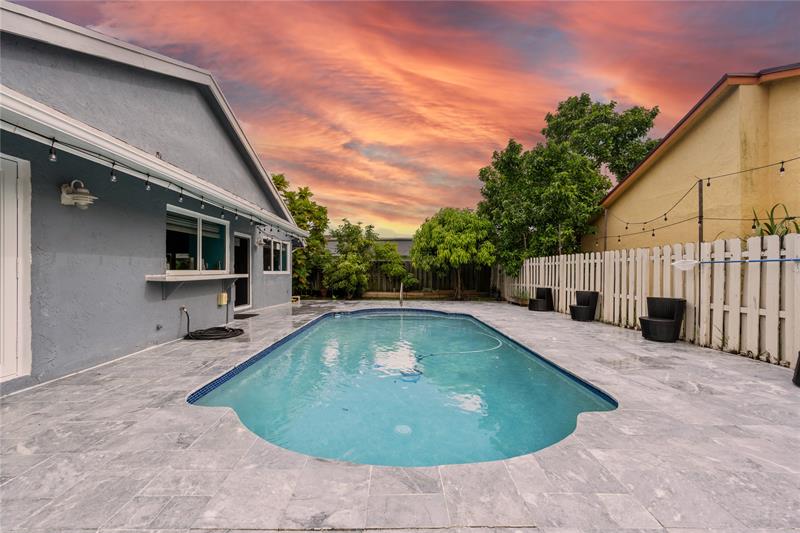 Image 4 of 17 For 8810 Paradise Ct