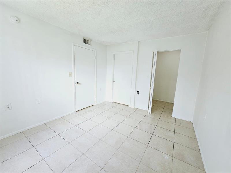 Image 11 of 13 For 1163 Lake Terry Dr  L