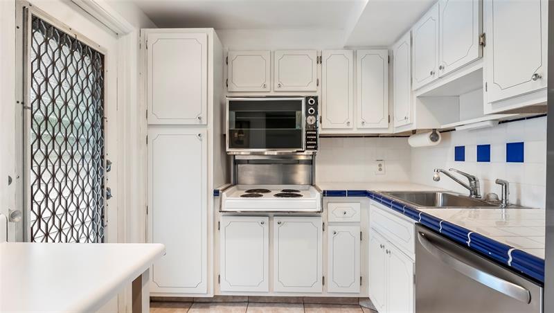 Image 11 of 27 For 2950 Palm Aire Dr  206