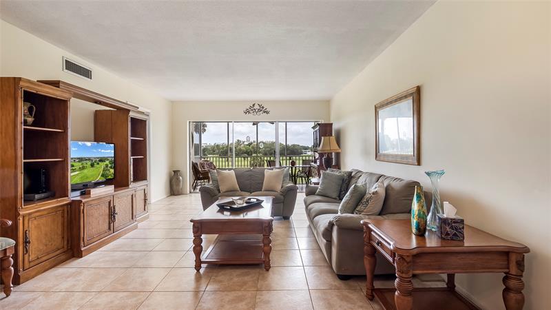 Image 6 of 27 For 2950 Palm Aire Dr  206