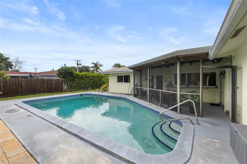 Image 32 of 48 For 8405 38th St