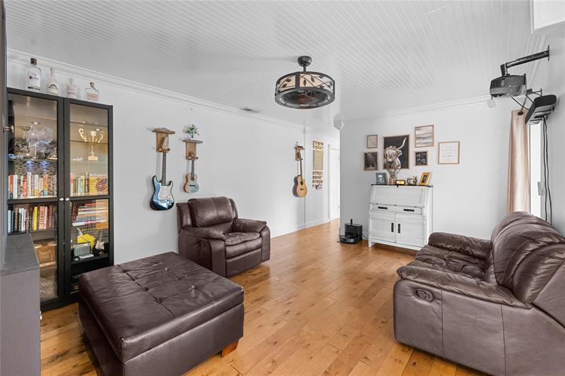 Image 5 of 48 For 8405 38th St