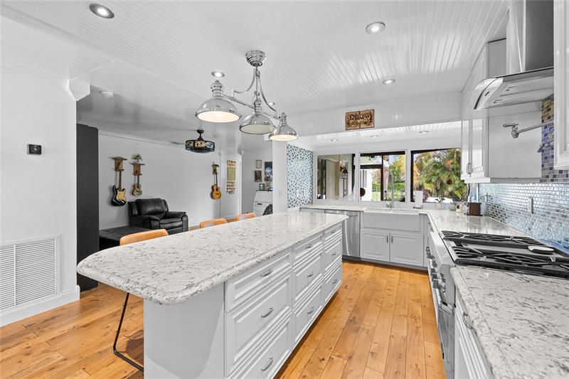 Image 6 of 48 For 8405 38th St