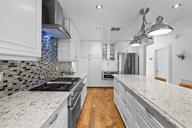 Image 9 of 48 For 8405 38th St