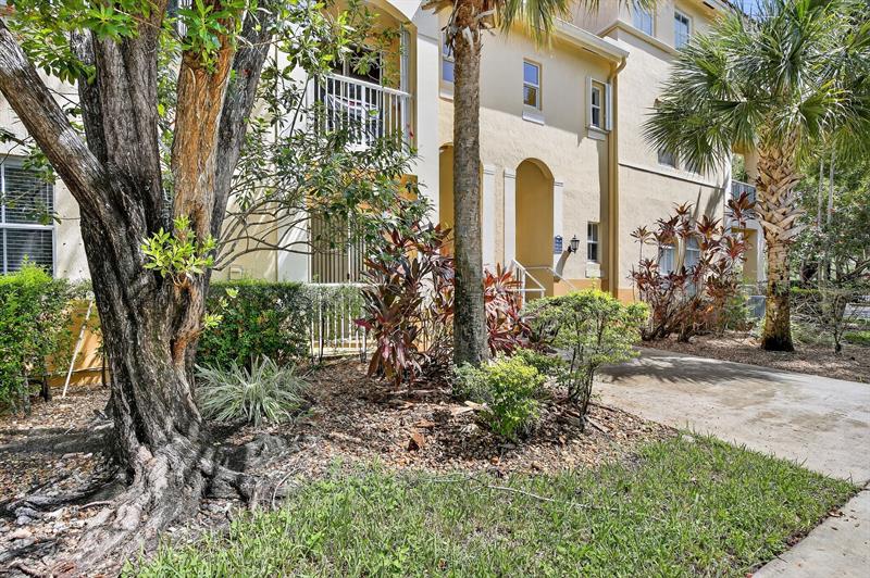 Details for 110 Jacaranda Country Club Dr  104, Plantation, FL 33324