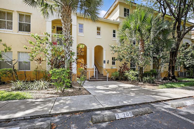 Image 3 of 35 For 110 Jacaranda Country Club Dr  104