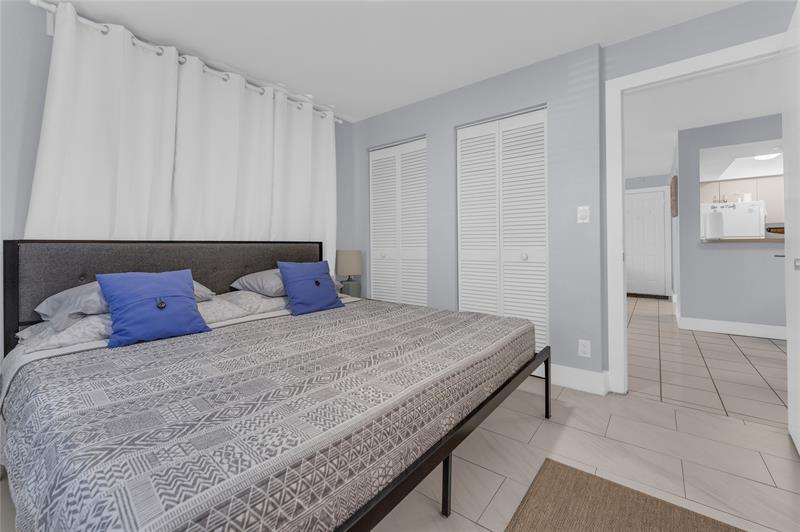 Image 20 of 24 For 4525 Poinciana St.  1