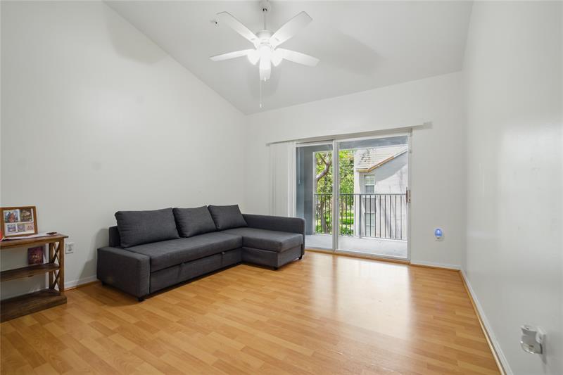 Image 4 of 14 For 11133 8 St  306
