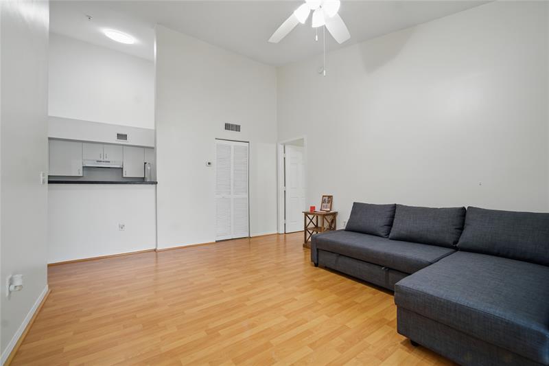 Image 5 of 14 For 11133 8 St  306