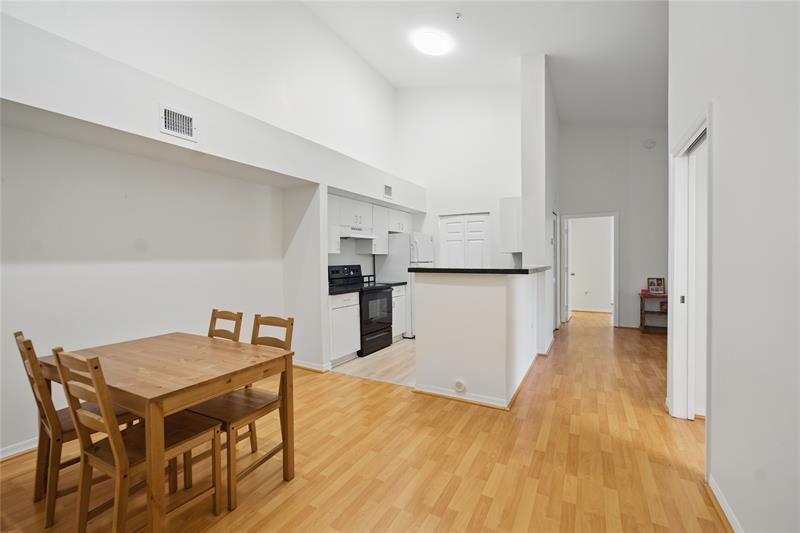 Image 6 of 14 For 11133 8 St  306