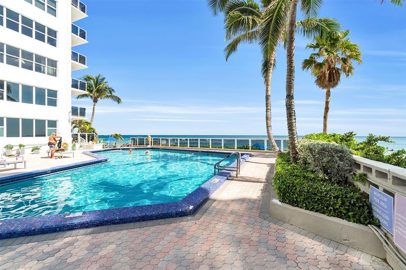 Image 30 of 41 For 3700 Galt Ocean Dr  1209
