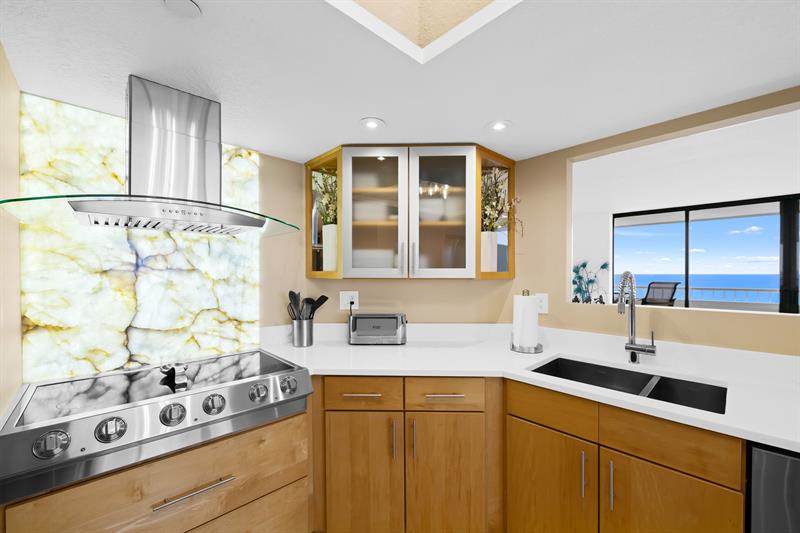 Image 15 of 44 For 5070 Ocean Dr  12-a
