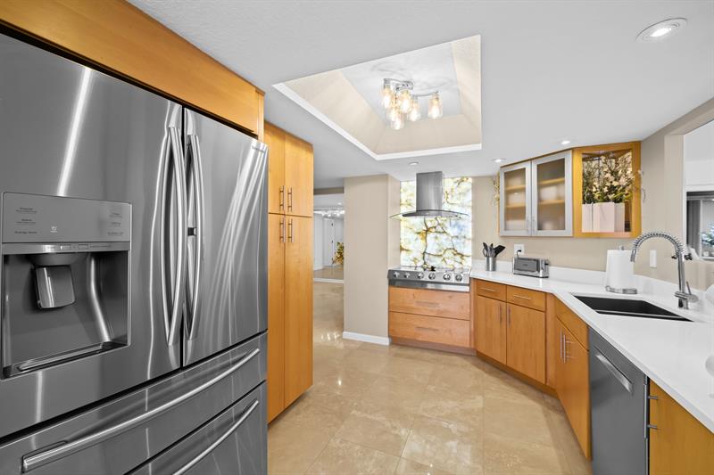 Image 17 of 44 For 5070 Ocean Dr  12-a
