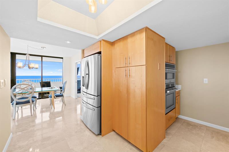 Image 18 of 44 For 5070 Ocean Dr  12-a