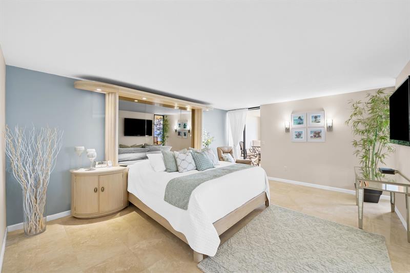 Image 19 of 44 For 5070 Ocean Dr  12-a