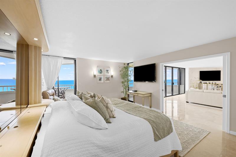 Image 20 of 44 For 5070 Ocean Dr  12-a