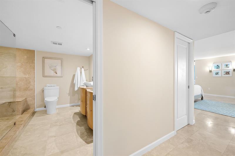 Image 21 of 44 For 5070 Ocean Dr  12-a