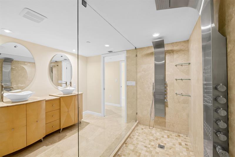Image 23 of 44 For 5070 Ocean Dr  12-a