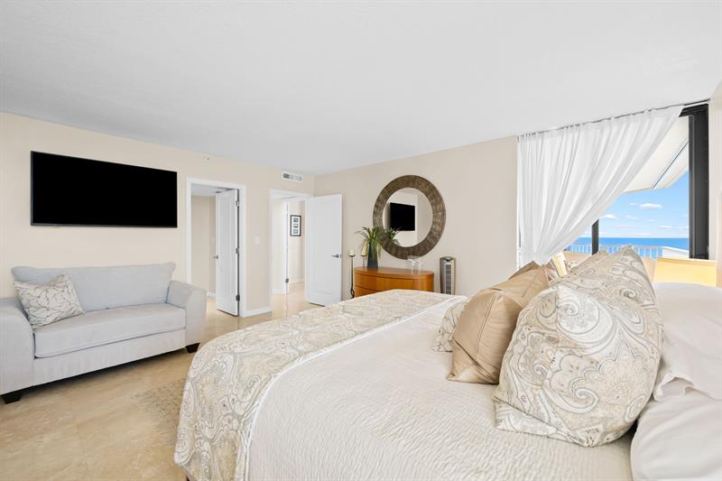 Image 26 of 44 For 5070 Ocean Dr  12-a