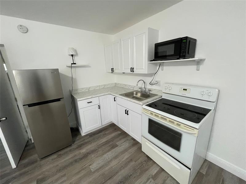Image 4 of 11 For 913 18th Ave  121